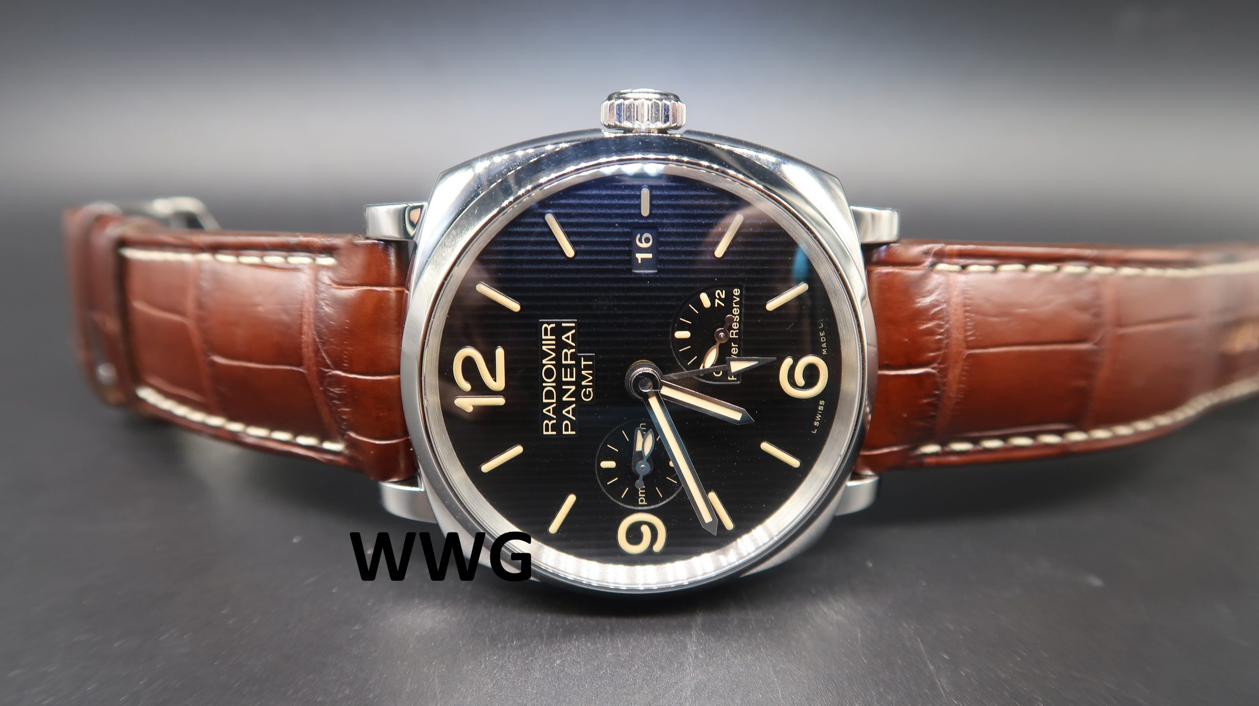 Pre owned panerai discount watches